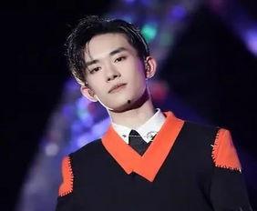 易烊千玺的父亲照片